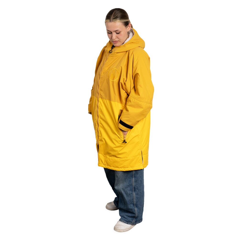 Storm Robe Yukon Yellow - Wasserdichter Umkleidemantel Wasserdichte Storm Ponchos WAVE HAWAII 